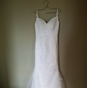 Lace wedding dress